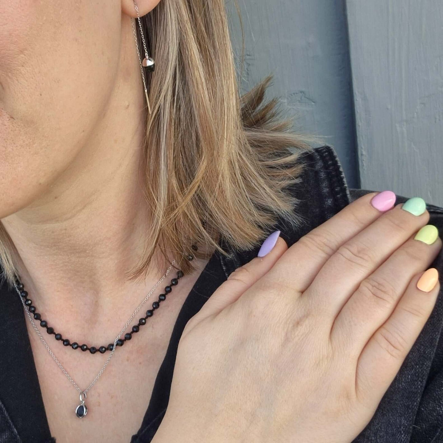 Smycken av silver svart onyx och obsidian kristaller