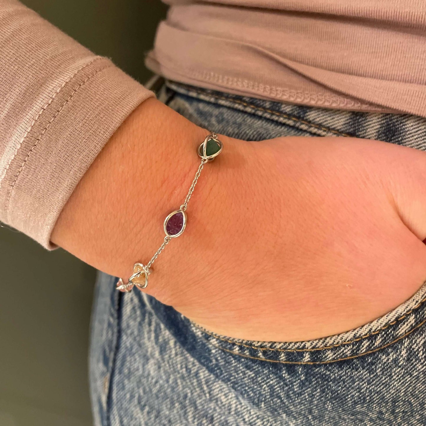 Armband med sex råa kristaller för dina affirmationer - Kristallarmband - citrin, ametist, rökkvarts. bergskristall, rosenkvarts, aventurin
